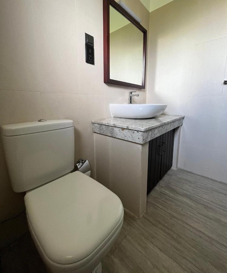 Driftwood Villa Pamunugama 外观 照片